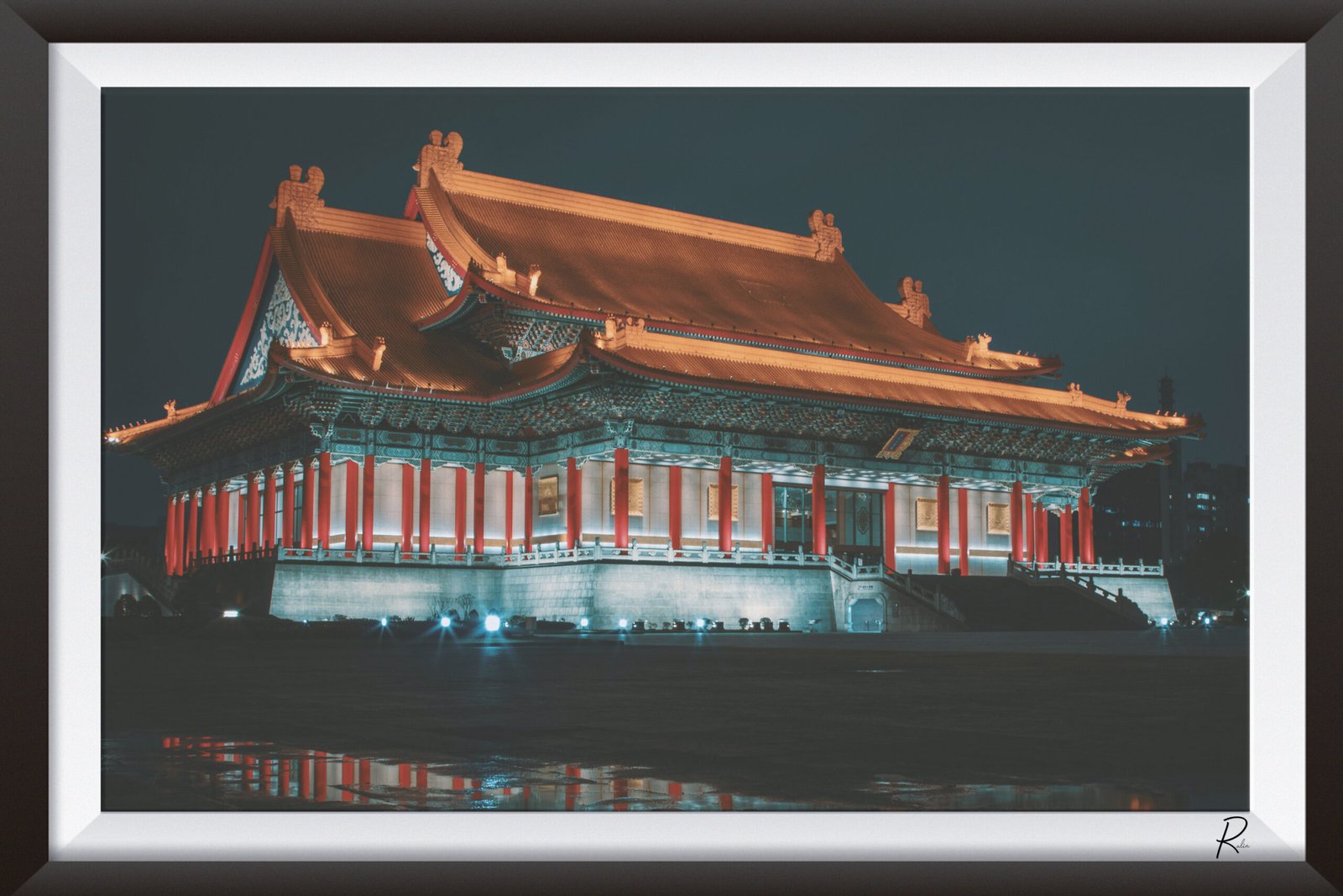 Chiang Kai-shek Memorial Hall at night
