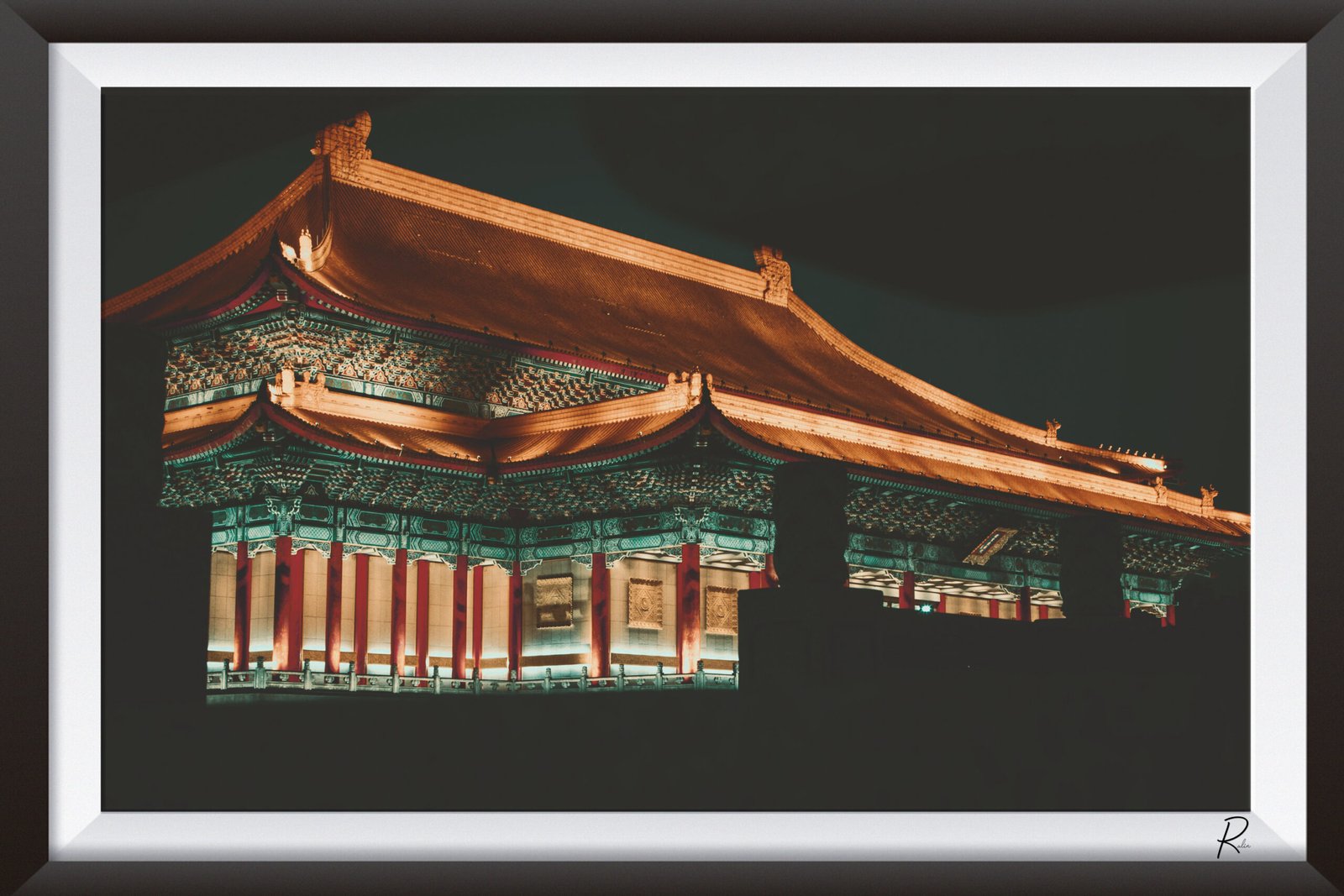 Chiang Kai-shek Memorial Hall at night