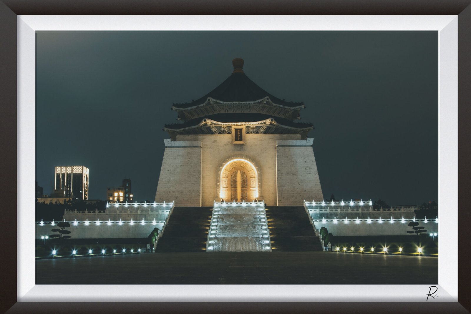 Chiang Kai-shek Memorial Hall at Night: A Different Side of Taipei